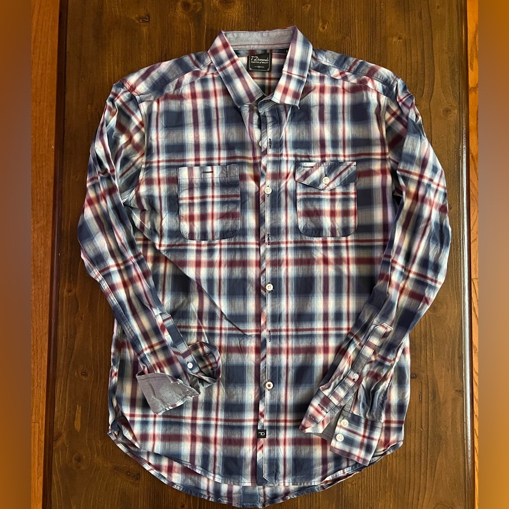 Men’s L/S 7 Diamonds Button Up. Size M